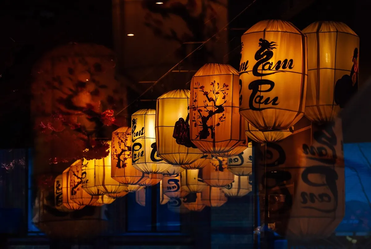 How to Layer Lighting for a Warm Evening Atmosphere